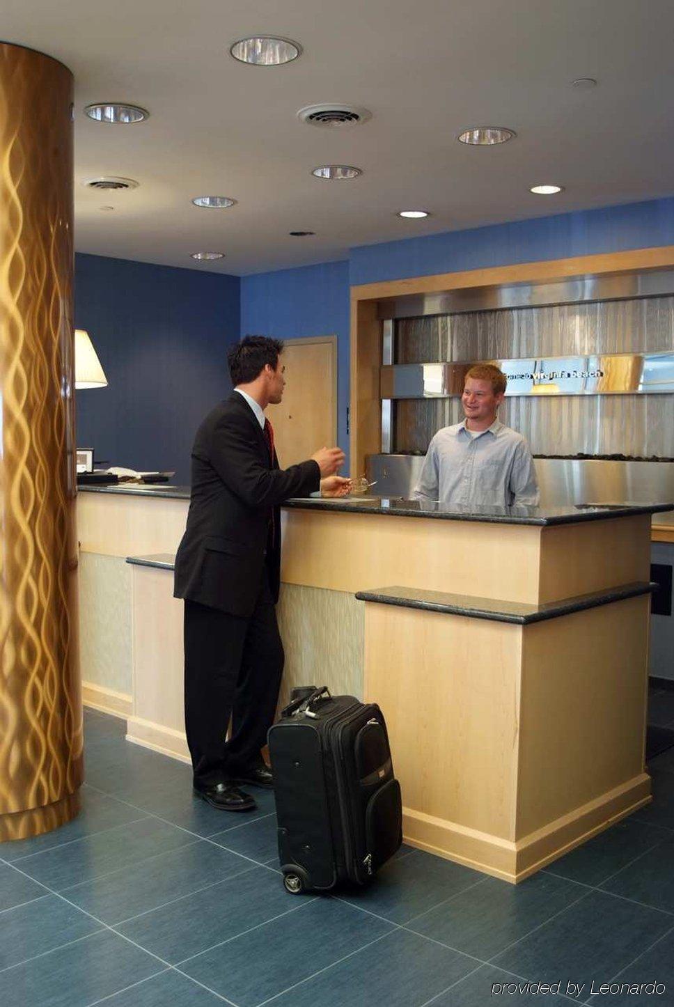 Hampton Inn Virginia Beach Oceanfront North Интерьер фото